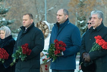 Честь и слава героям!